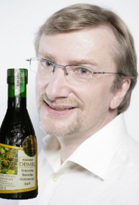 Günstiges Probierangebot 2x500 ml Kürbishof DEIMELs Steirisches Kürbiskernöl ggA. Direkt von uns als Erzeuger geliefert. Das Original Kürbisöl 100% rein! Kürbishof DEIMEL wurde prämiert durch Gault&Millau Österreich und ist prämierter Erzeuger von Steirischem Kürbiskernöl in der Steiermark / Austria. - 4